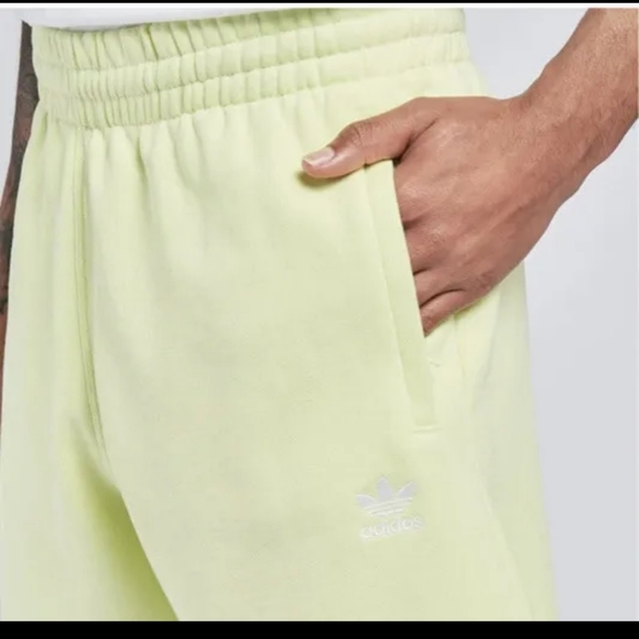 Adidas Men's Essential Fleece Shorts Yellow Zip Pockets Sweat Shorts Sz M - Picture 3 of 12